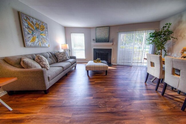 Building Photo - Hampton Point