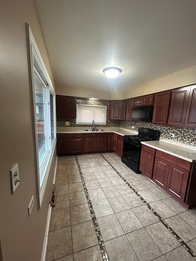 Foto del edificio - 16205 Richmond Ave