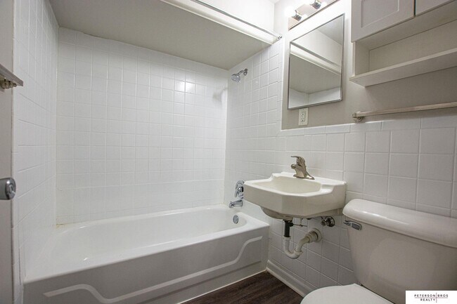 Building Photo - 401 W 27th Ave