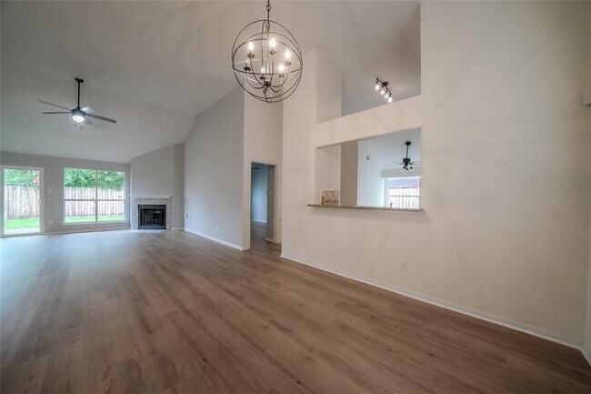 Foto del edificio - 10914 Golden Grain Dr