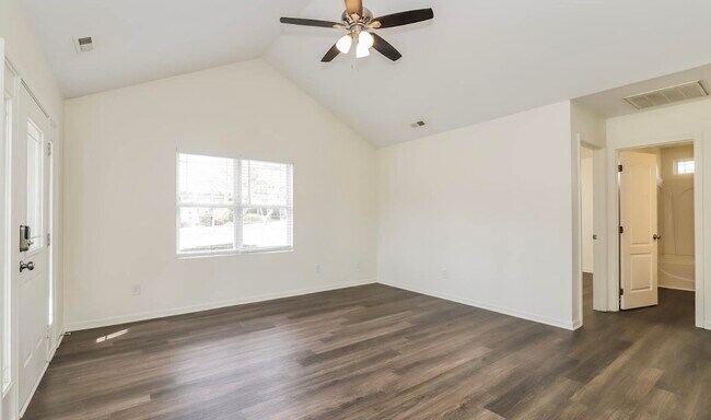 Foto del edificio - 298 Maynard South Dr