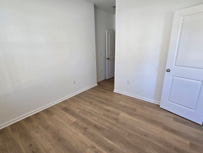 Foto del edificio - Stunning BRAND NEW 5 Bedroom / 4 Bath Home located in North Ridge