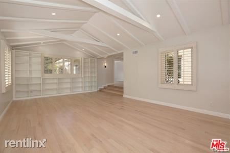 Building Photo - 301 S Maple Dr