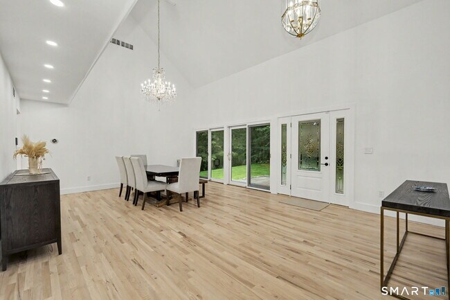 Building Photo - 158 Steep Hill Rd