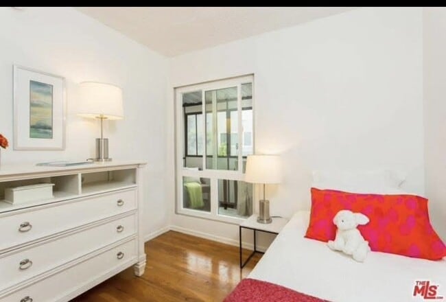 Building Photo - 3200 S Sepulveda Blvd