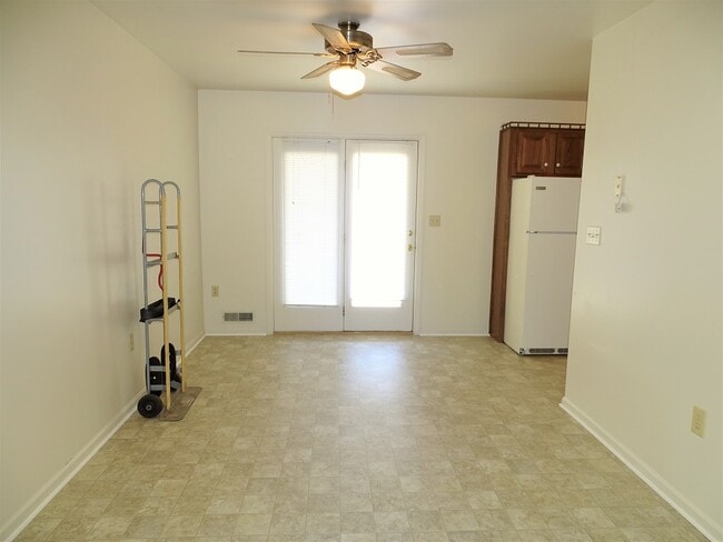 Building Photo - 15 Oriole Dr