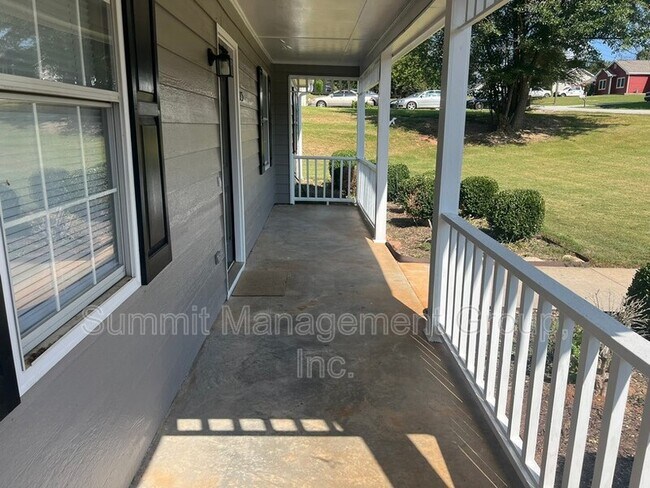 Building Photo - 115 Falcon Ridge Dr