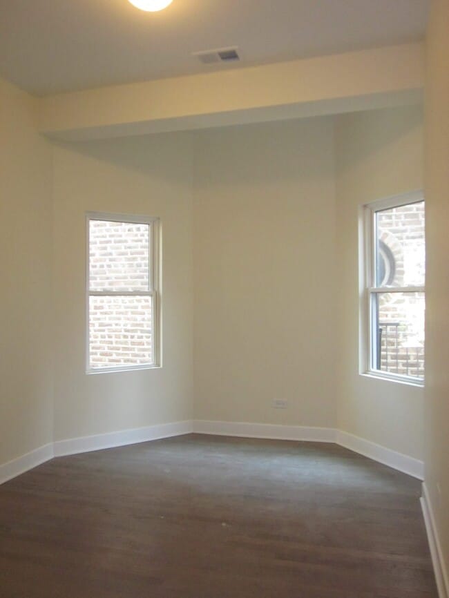 Building Photo - 2020 N Bissell St