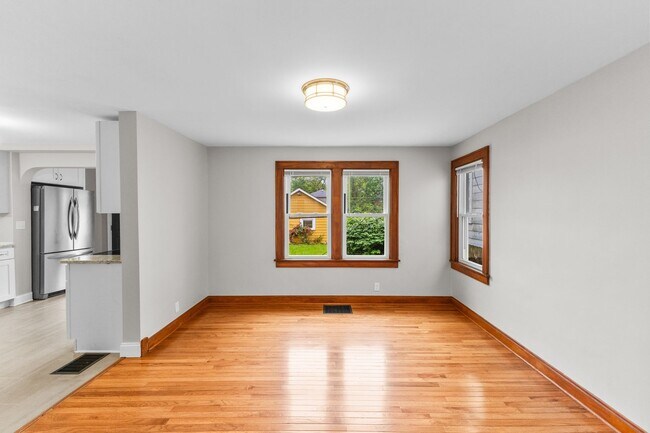 Foto del edificio - Charming 3-Bed Dutch Colonial with Modern Updates & Massive Yard – Minutes from German Village!