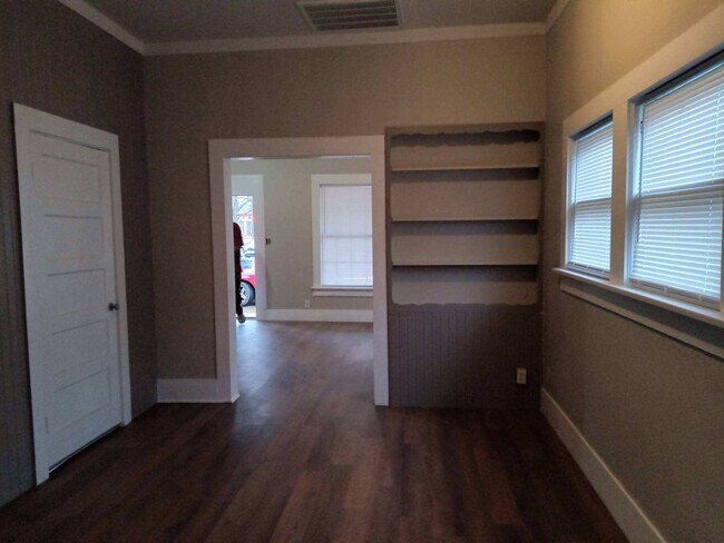 Dining area - 415 2nd Ave NW