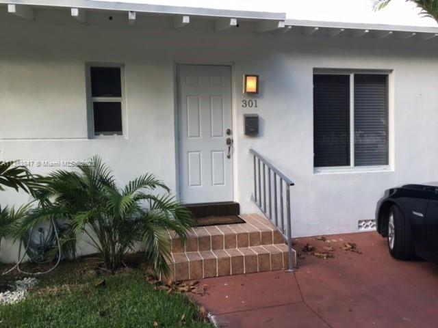 Primary Photo - 301 SW 24th Rd