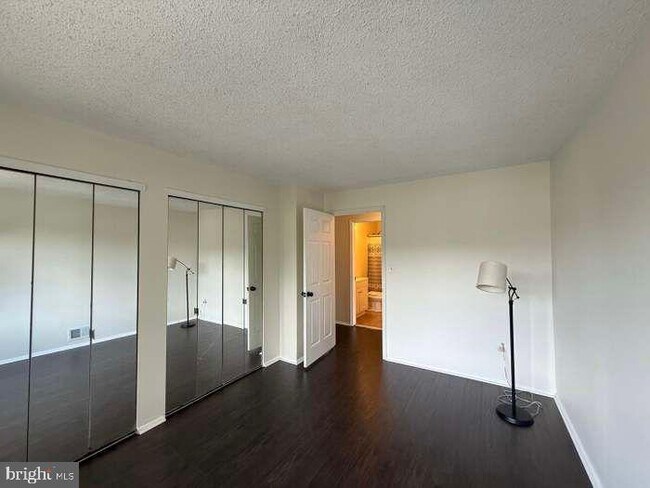 Foto del edificio - 65 Joyner Ct