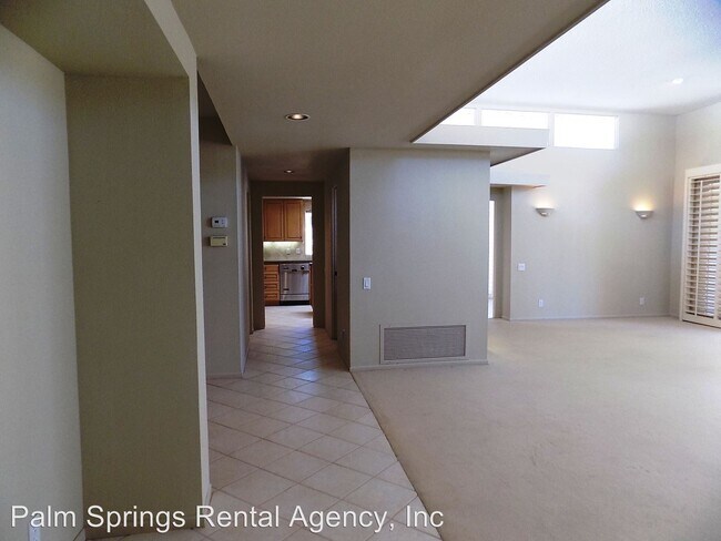 Building Photo - 4 br, 3 bath House - 1540 E. Sierra Way