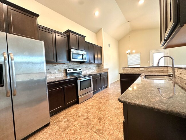 Building Photo - 3 Bed 2 Bath with an Office Space