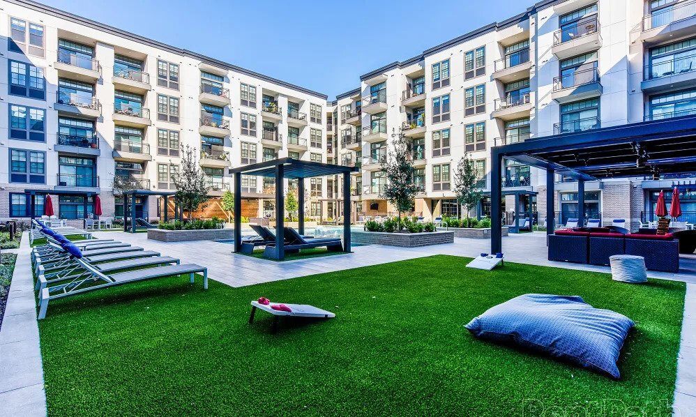 Primary Photo - Chic One Bedroom Apartment with Panoramic ...