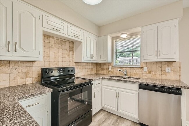 Building Photo - 413 Lindo Dr