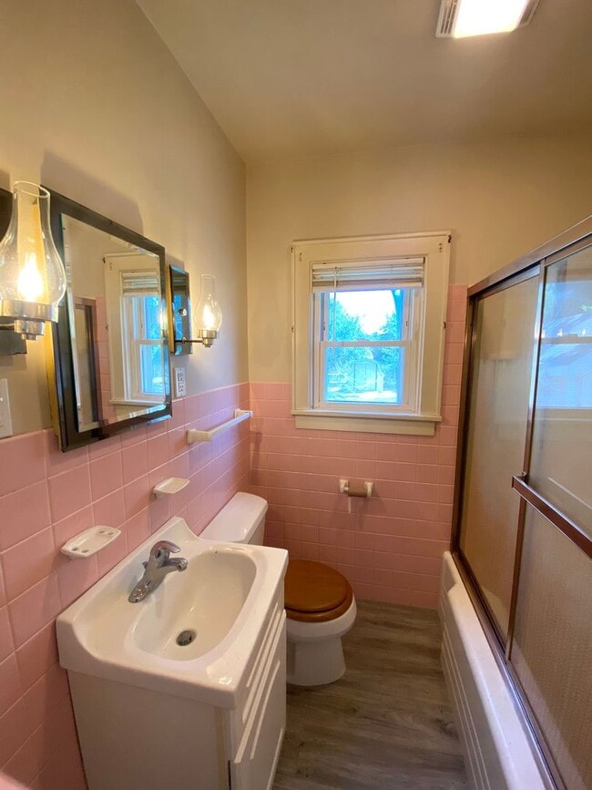 Foto del edificio - 2 Bedroom, 1 Bath Home  & Garage Available in Peoria IL!