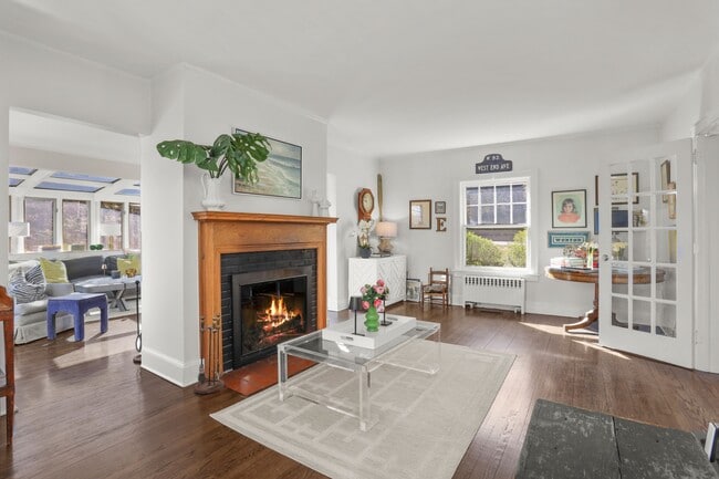 Building Photo - 339 Round Hill Rd