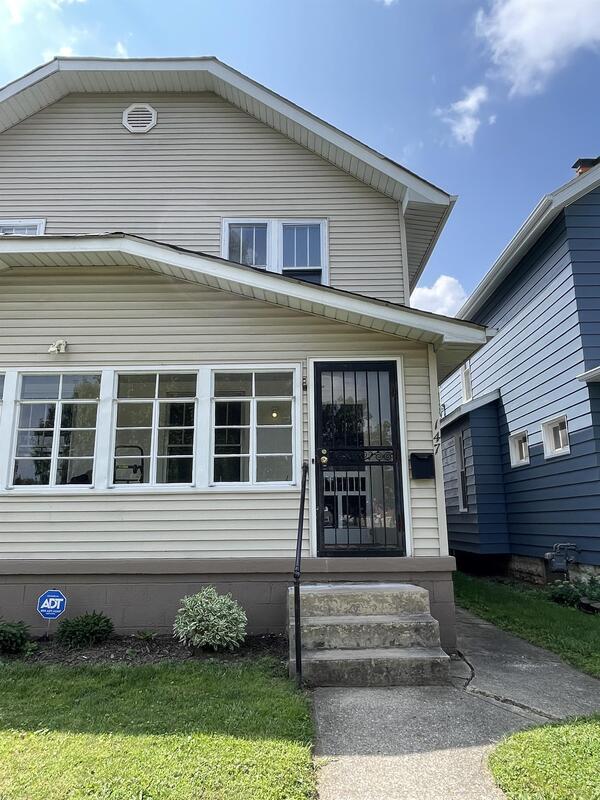 Primary Photo - 147 E Markison Ave