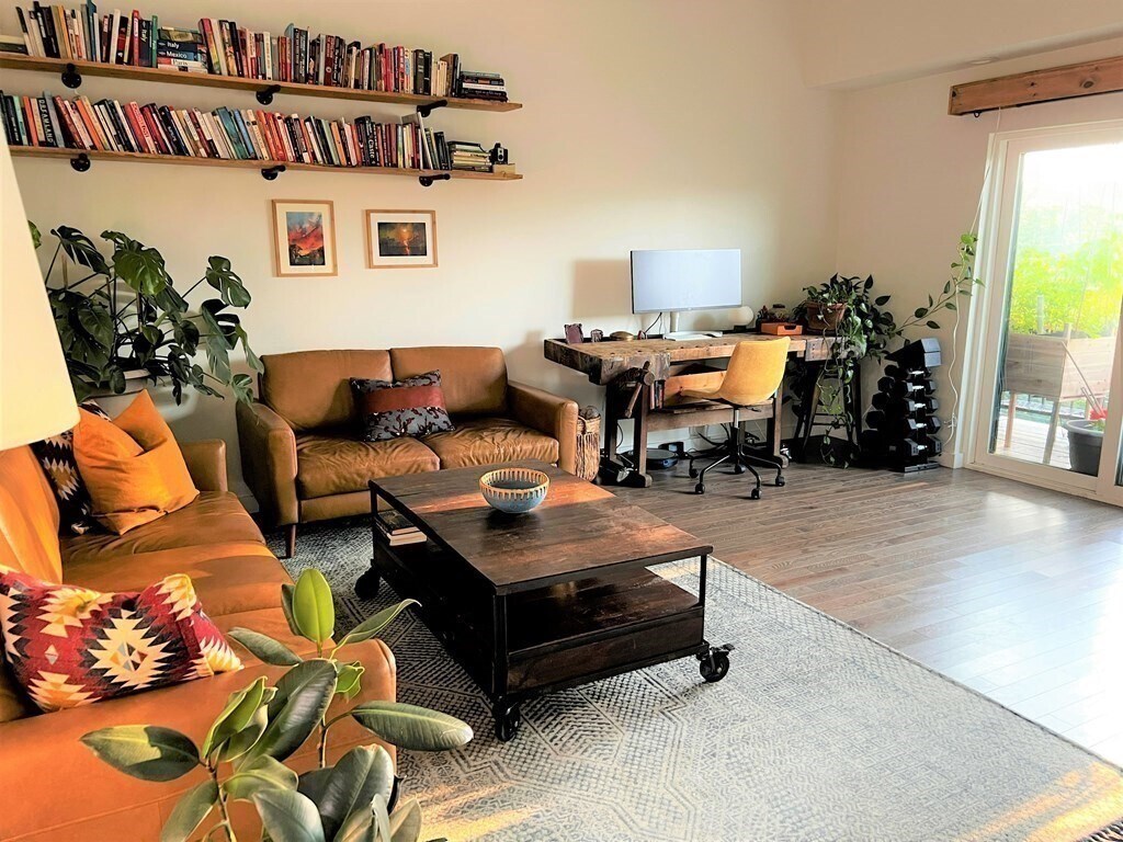 Primary Photo - 119 Hyde Park Ave