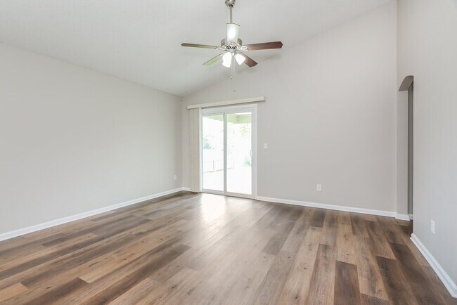 Foto del edificio - 2000 Hunters Trace Cir