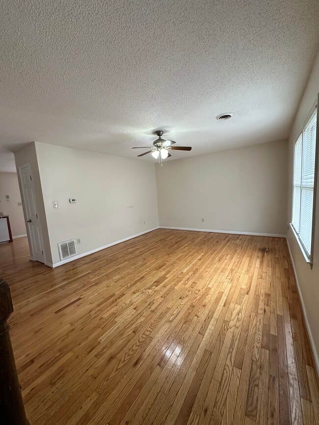 Building Photo - 312 Edmond Dr