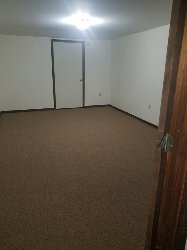 Primary Photo - 14 Manor Dr