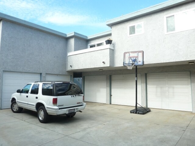 Building Photo - Van Buren Lane