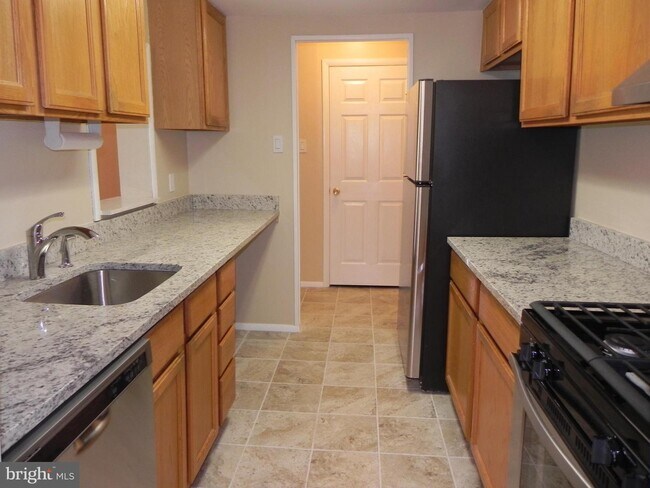 Building Photo - 48 Drummers Ln