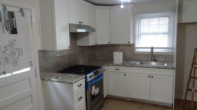 kitchen - 902 E 18th St