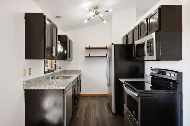 Building Photo - 2080 Brittany Ct