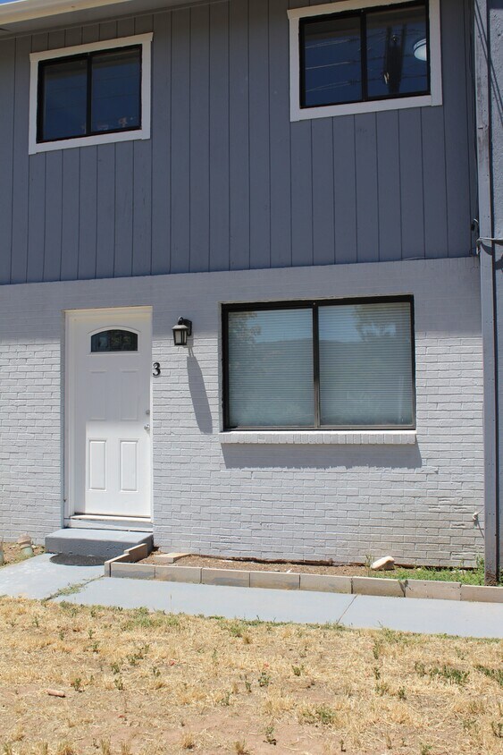 Primary Photo - 1322 E 7th St