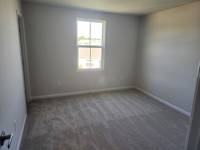 Building Photo - 702 Four Seasons Ct