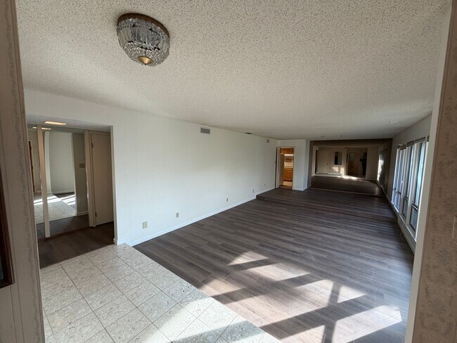 Building Photo - 3 Bedroom | 2 Bathroom | Single-Family Home in Sacramento