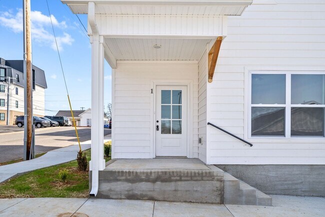 Foto del edificio - 2 Bedroom Townhome For Rent in Historic Downtown Clarksville!