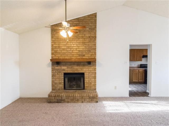 Foto del edificio - 2121 Country Oaks Dr