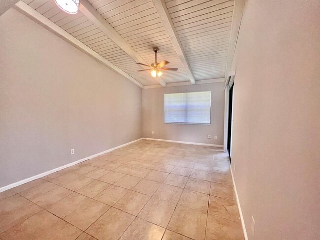 Foto del edificio - 463 Glenwood Dr