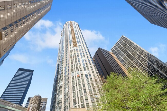 Foto del edificio - 222 N Columbus Dr