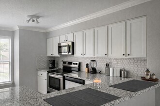 Building Photo - 2002 Gentryside Dr