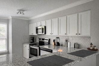 Building Photo - 2002 Gentryside Dr