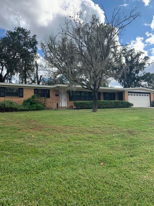 Foto del edificio - 7144 Hanson Dr N