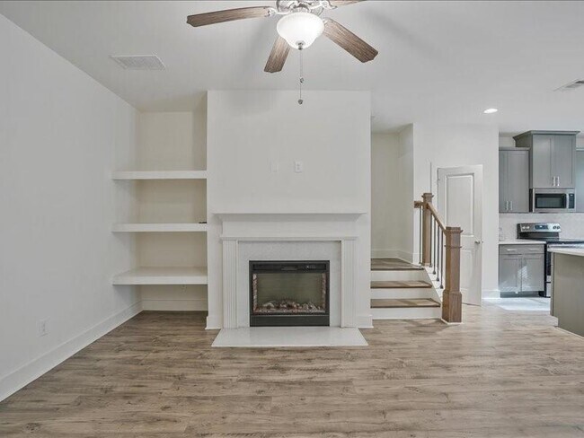 Building Photo - 6413 Shalks Xing Dr