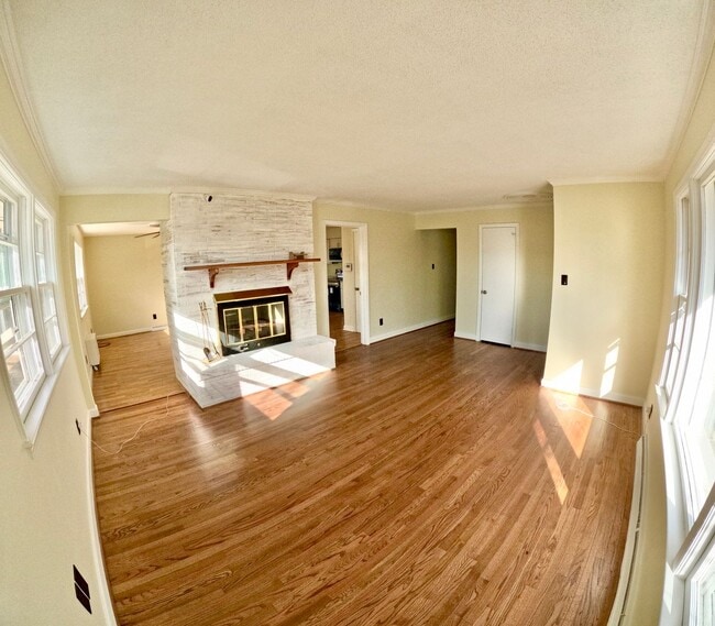 Building Photo - Beautiful 3 Bed 2 Bath Home Located In Greensboro