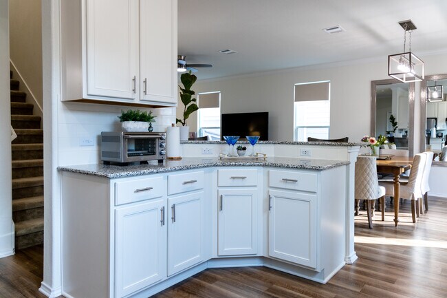 Building Photo - 9006 Golden Leaf Dr