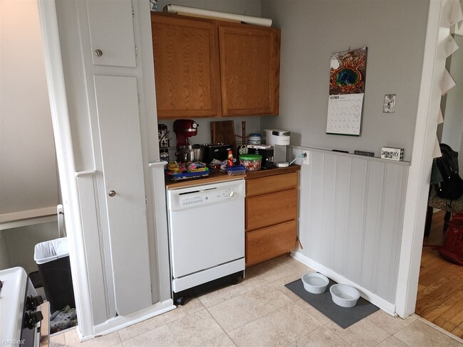 Building Photo - 2 br, 1 bath Townhome - 214 Potter Ave