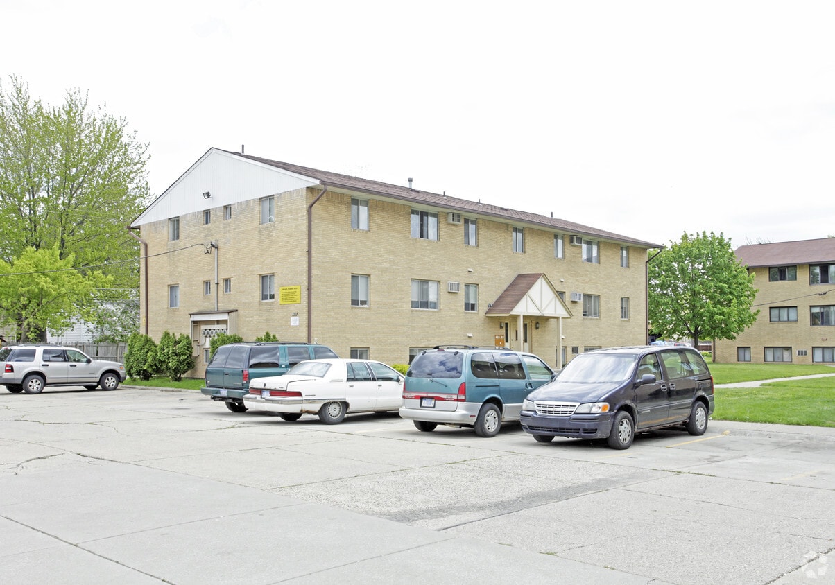 Primary Photo - Hubbard Oaks Apartments