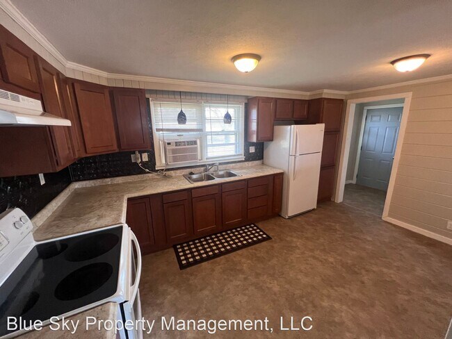 Building Photo - 3 br, 1 bath House - 120 S CR 400 E