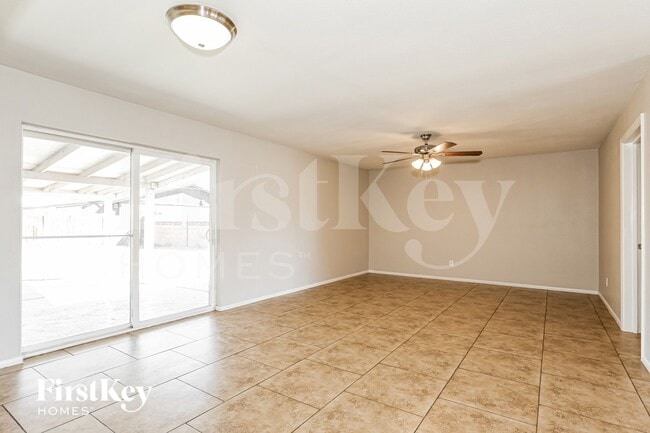 Building Photo - 4606 W Rose Ln