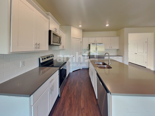 Building Photo - 14891 W 82nd Ave