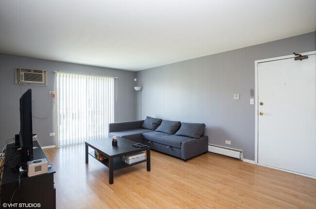 Foto del edificio - 226 Shorewood Dr